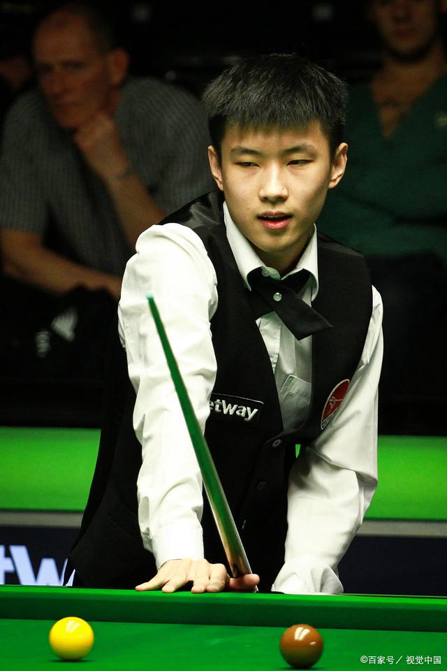 员在球场上 员在球场上