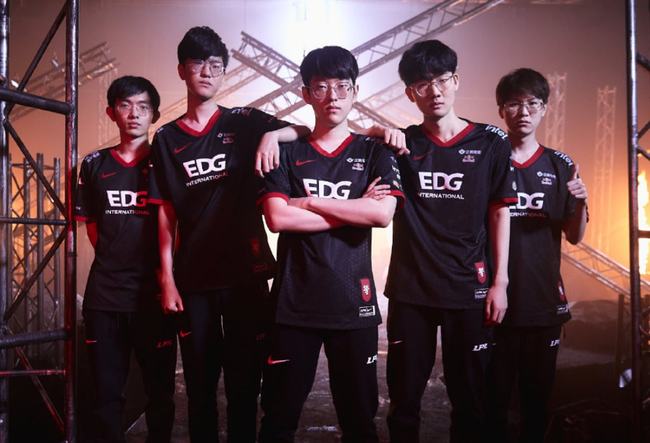 足球一球千 足球一球千